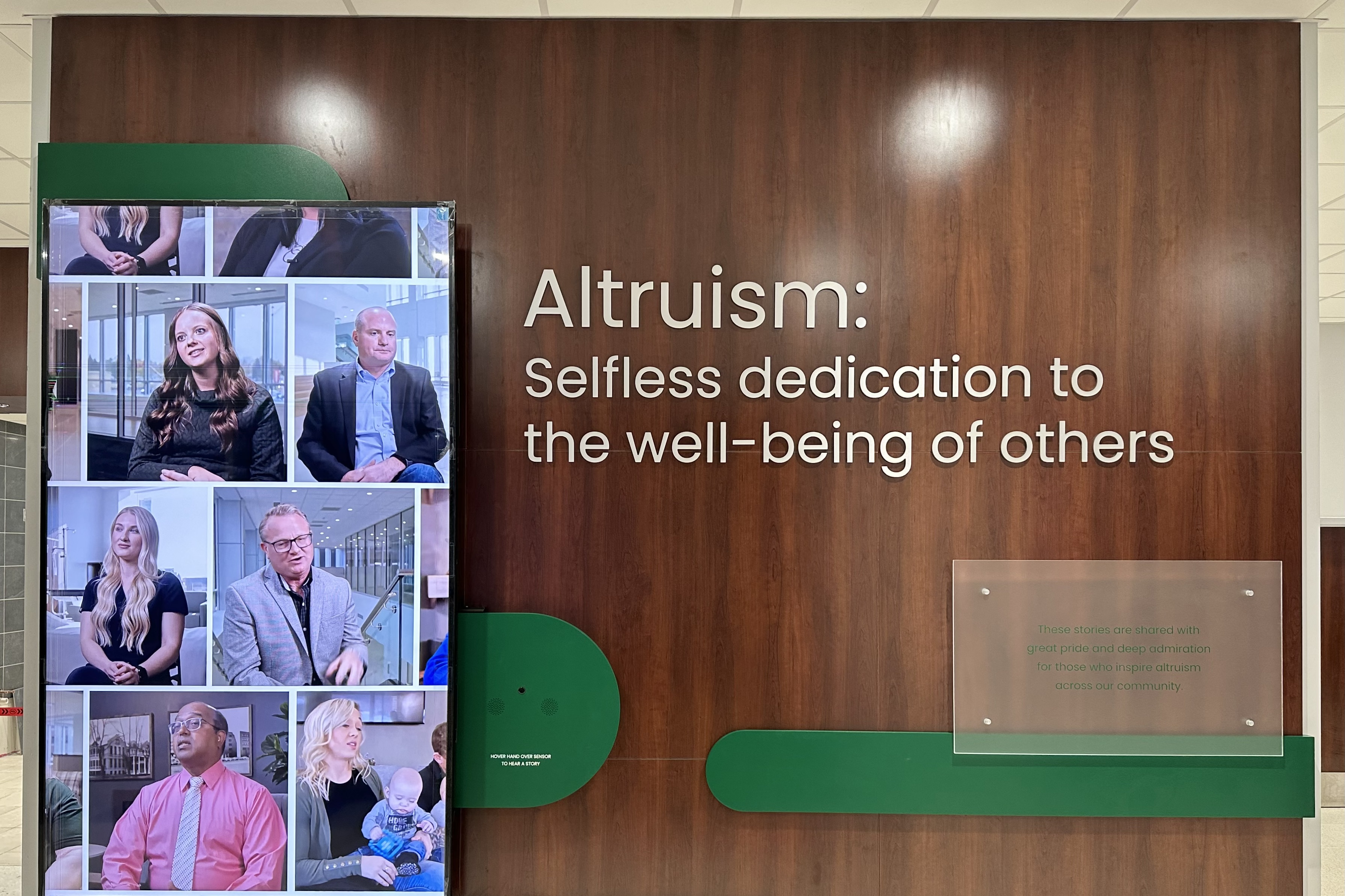 “Screensaver Mode” shuffles through images as an attract screen.